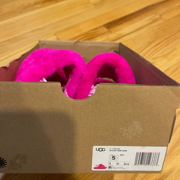 UGG k fluff yeah slides slippers Barbie pink color - Picture 5 of 9